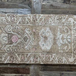 1’4 x 2’5 Antique Kars Rug Muted Beige and Gray