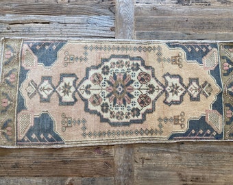 Hold for CSULLIVAN *1’5 x 3’2 Vintage Oushak Rug Muted Vanilla, Dark Blue + Cream