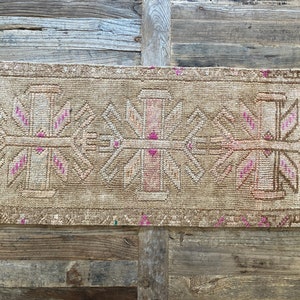1’5 x 3’2 Antique Kars Rug Muted Camel, Apricot, & Pink