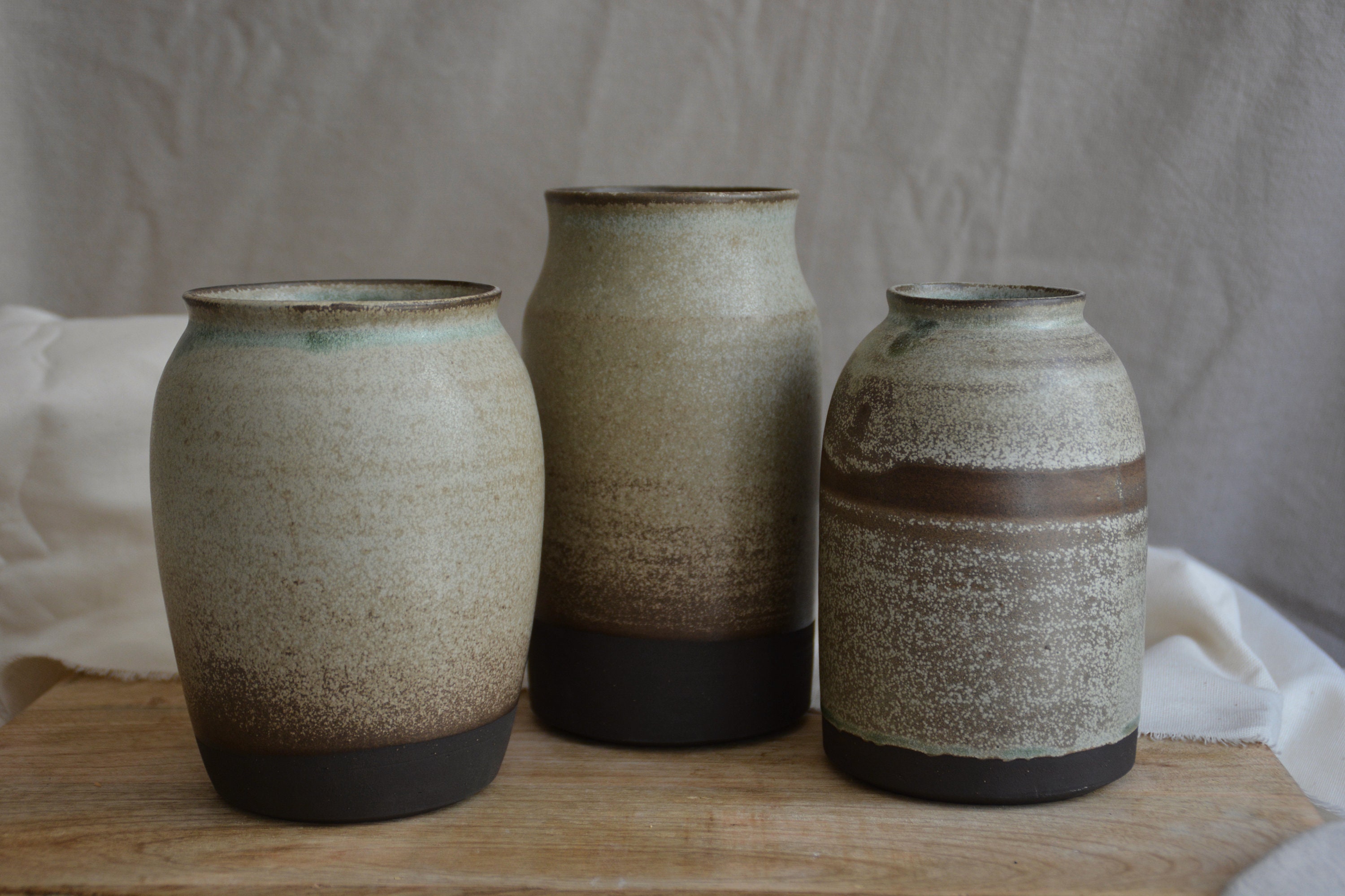 Vases en Grès Noir Émaillés Brun Mat, Pièces Uniques, Contemporain