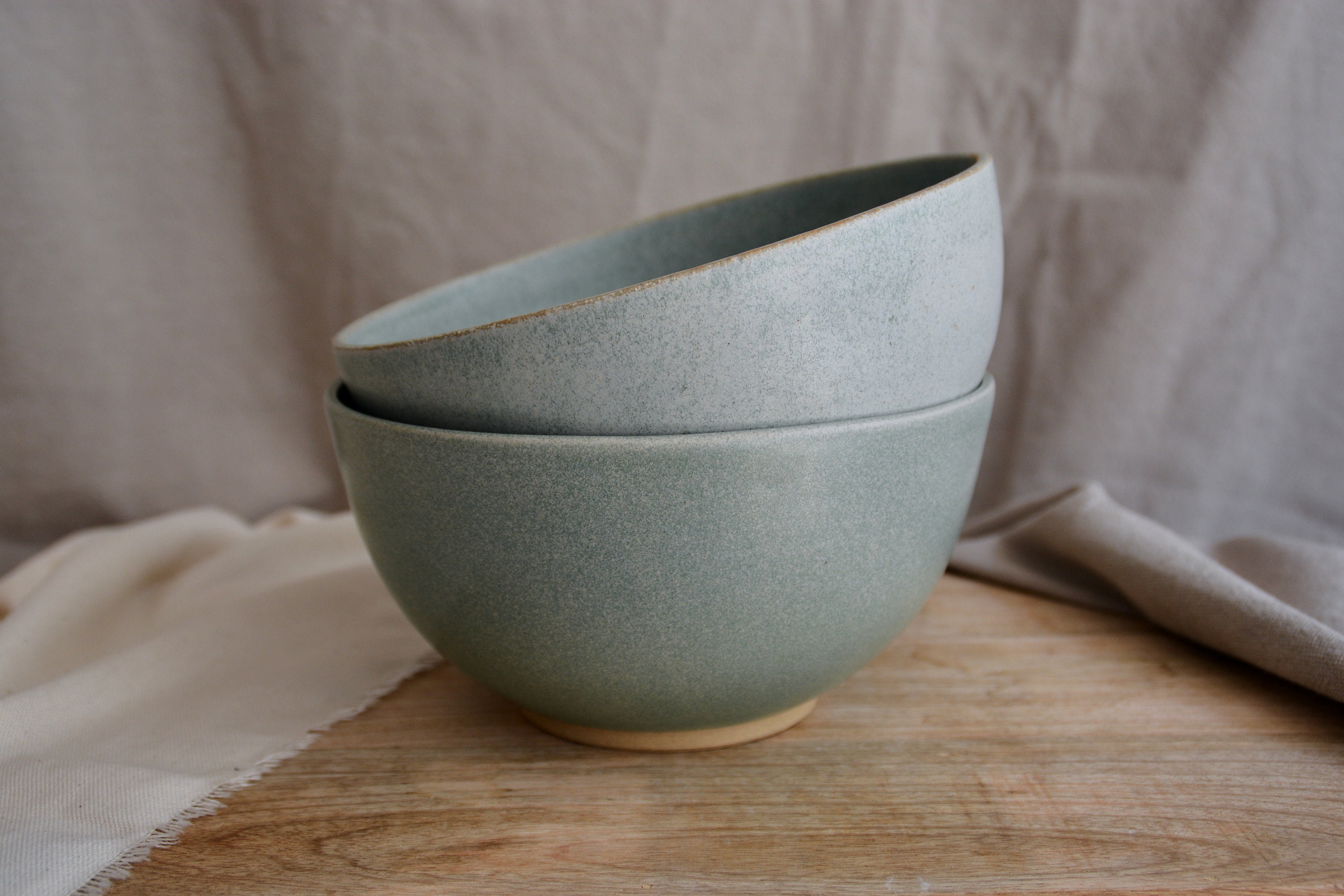 Saladier en Grès Beige et Émail Vert Mat à Effets, Pour Mets Chauds ou Froids, Céramique Émaillée, V