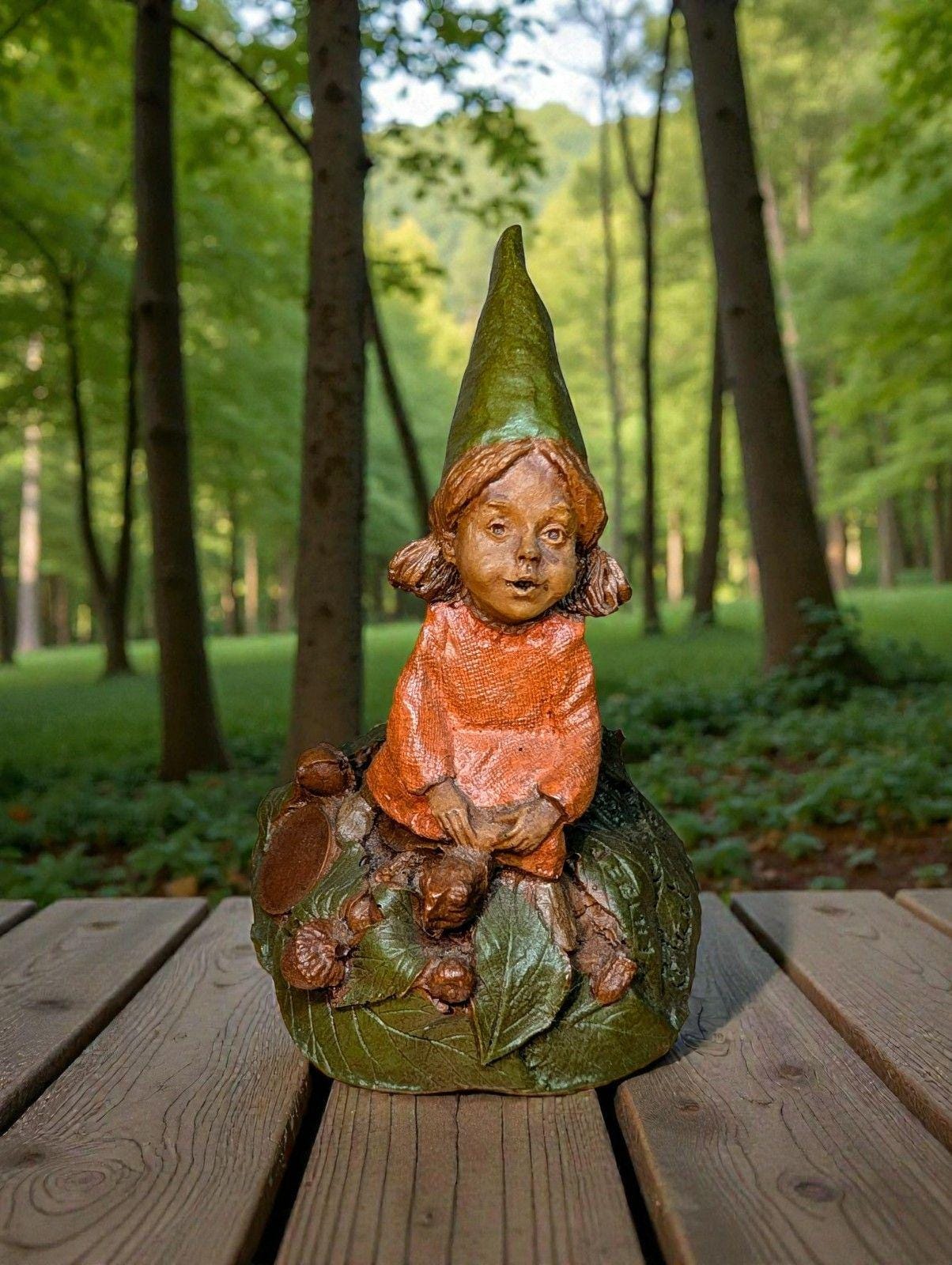 Lilibet - Vintage 1985 Tom Clark Cairn Studio Resin Gnome, Olive  display picture 1