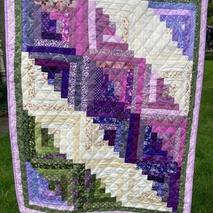 Lila und grüne Blockhütte Patchwork Babydecke, Überwurf oder Wandbehang