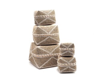 Balinese box made of beads and bamboo - Beige with shells