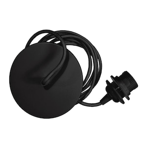 Peut inclure: Cordon électrique noir avec une canopée de plafond noire et une douille de lampe noire.