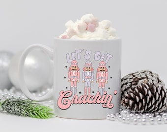 Let's get Crackin 'Weihnachtstasse // Nussknacker-Weihnachtstasse, tolle heiße Schokoladentasse, trendiges Weihnachtsgeschenk, ästhetische Weihnachten