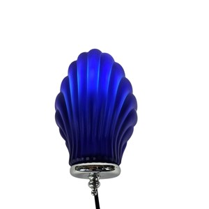 Happy Light – Hergestellt in Belgien – Muschellampe – Wandleuchte – Pressglas – Chrom – 1990er Jahre