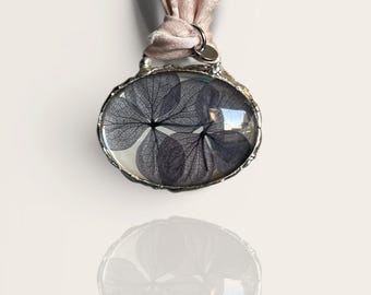 BLACK HYDRANGEA NECKLACE