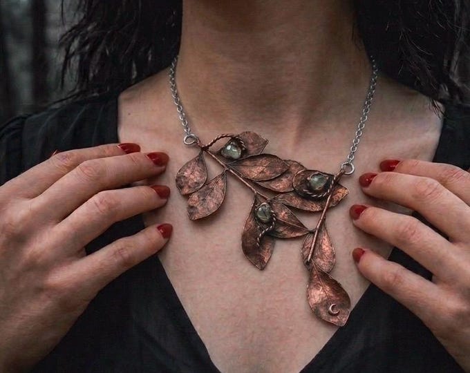 WOODS NECKLACE