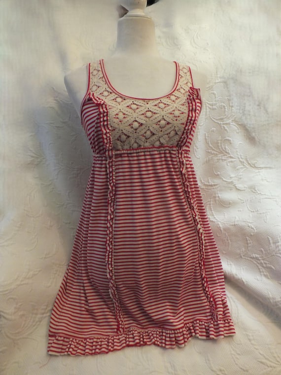 Red and Beige Striped Dress with Lace Detail Casual Dress Size Small