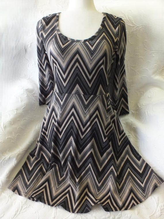 Vintage Geometric Dress Knee Length Round Neck Black and Beige