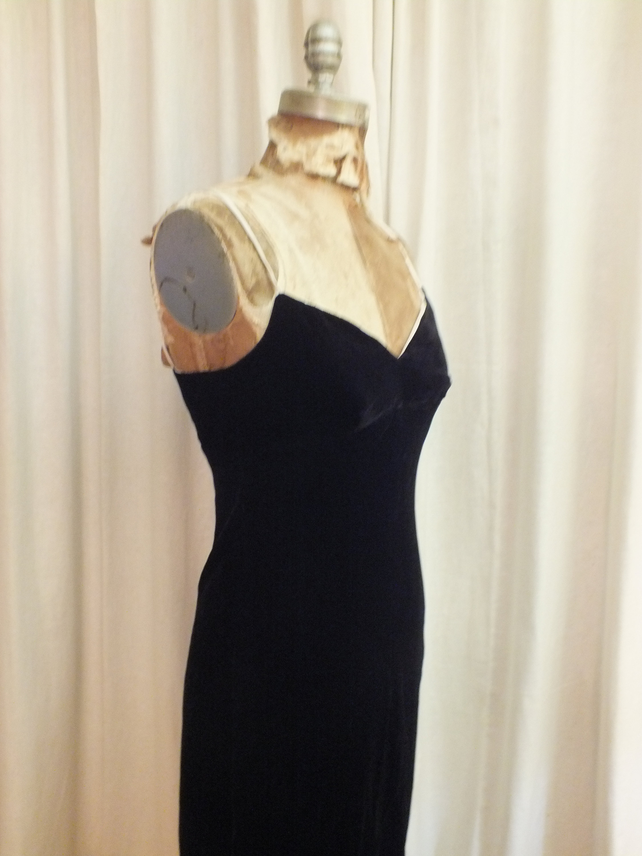 Black velvet spaghetti strap dress best sale