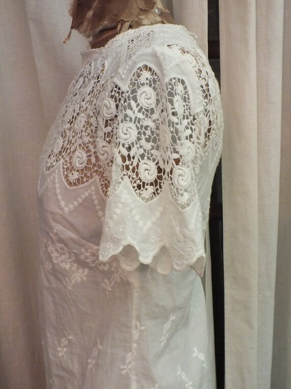 Beautiful White Lace and Embroidered Blouse/Top S… - image 4