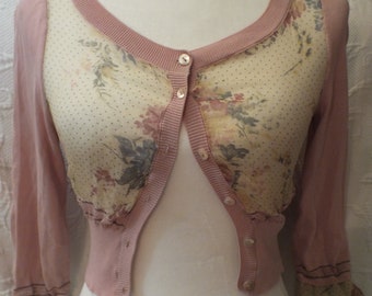 Vintage röd Valentino feminin rosa blommig tröja med spetsdetaljer designertröja bomull/siden tillverkad i Italien storlek XS