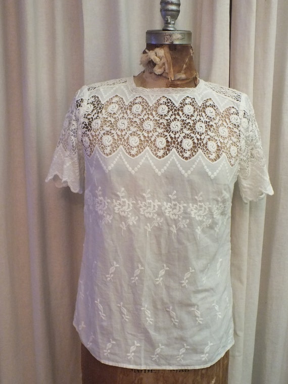 Beautiful White Lace and Embroidered Blouse/Top S… - image 10