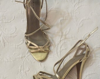 Gold Sandalen von Tahari Größe 7M