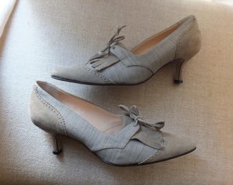 Vintage Isaac Mizrahi  Gray Oxford Suede Flap Shoes Size 7.5 B with Kitty Heel