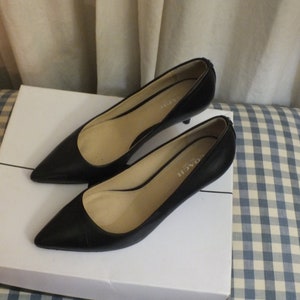 Vintage Classic Coach Black Shoes with Kitty Heels Sz 6.5B Designer Shoes