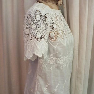 Beautiful White Lace and Embroidered Blouse/Top Sz 2