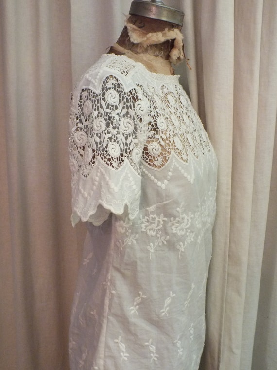 Beautiful White Lace and Embroidered Blouse/Top S… - image 1
