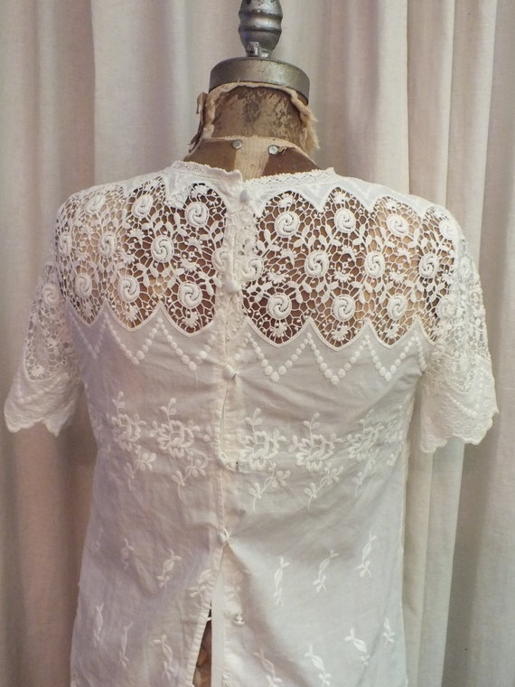 Beautiful White Lace and Embroidered Blouse/Top S… - image 5