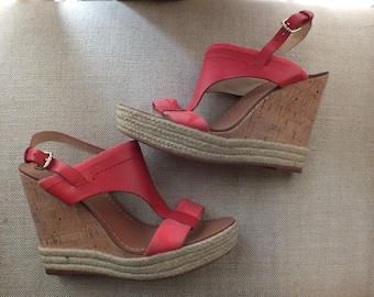 Sandálias Espadrilles de Bico Aberto com Salto Anabela, Modelo Coach, Tamanho 7B, Coral