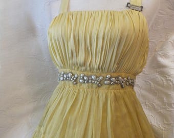 Vestido de cóctel amarillo vintage con adorno en la cintura, hasta la rodilla