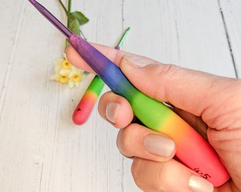 Rainbow crochet hook size 4mm and 4.5mm, polymer clay (Fimo) covered aluminium hook