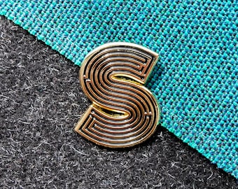 Labyrinth Letters - S - Enamel Pin