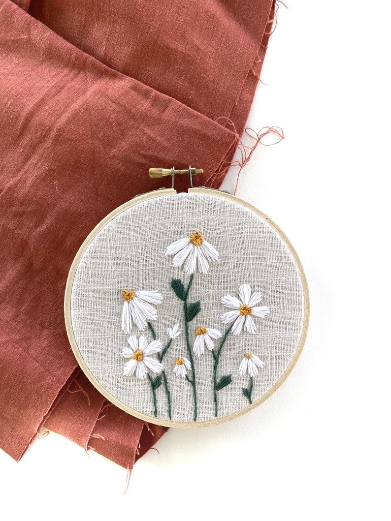 Little Daisies Embroidery KIT with Embroidery Pattern and Embroidery Supplies 5 inch daisy embroidery hoop Thread Unraveled