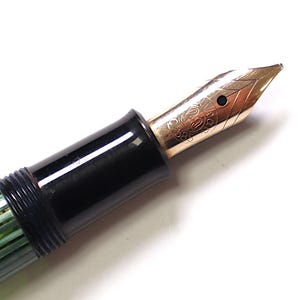 Pelikan 140 fountain pen, Vintage Torpedo Shaped, Green Striped - 14K 585 F Nib, Wonderful gift