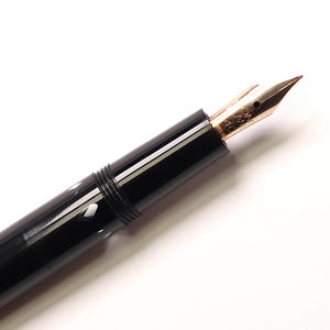 Stylo plume de collection Montblanc Monte Rosa en résine noire hexagonale vintage, plume en or 14 carats - Merveilleux cadeau