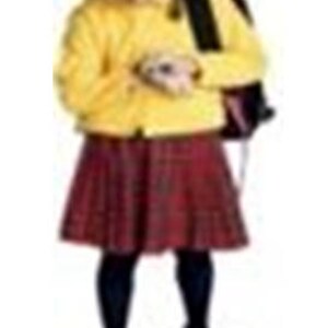 Op de afbeelding: Een jong persoon draagt een gele trui, een rode geruite rok en zwarte panty's. Ze draagt een zwarte baret en draagt een zwarte rugzak.