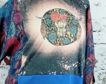 Camisa bohemia con calavera, confeccionada con camisetas recicladas, top kimono para mujer, ropa hippie tallas S-XL.