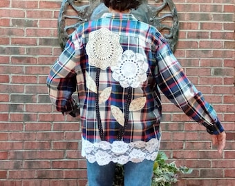 Camisa de franela con espalda de flores de encaje vintage, ribete de encaje - estilo boho grunge reciclado, tallas M-XL
