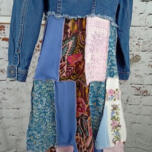 Close up of bottom fabrics. Blues pinks and browns the shown.
