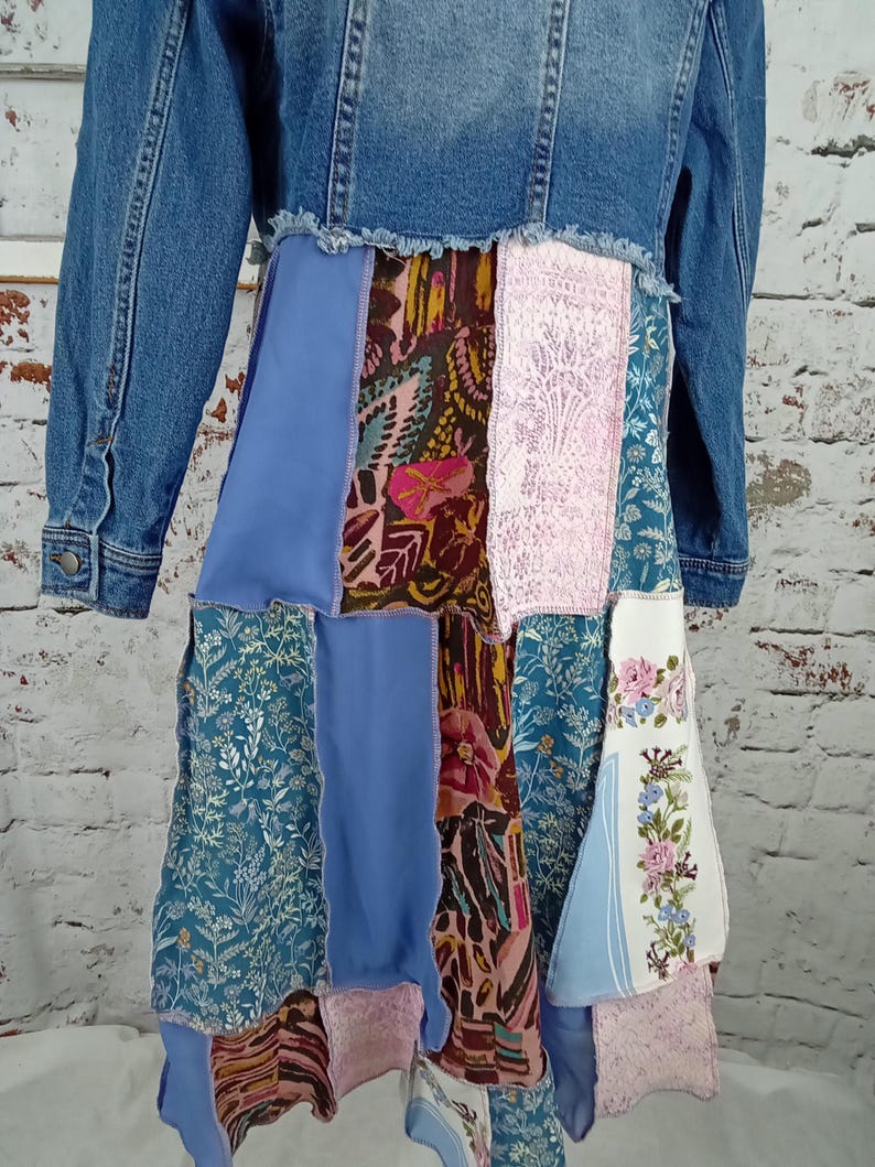 Close up of bottom fabrics. Blues pinks and browns the shown.