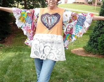 Camiseta gráfica "Sé amable", ropa de mujer reciclada con encaje, top bohemio con mangas de mariposa.