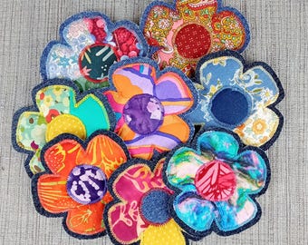 Parche floral bohemio: aplique de tela reciclada hecho a mano, para coser.