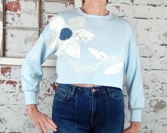 Camisa corta ligera con flor de encaje, ropa reciclada, mezcla boho de rayón/poliéster
