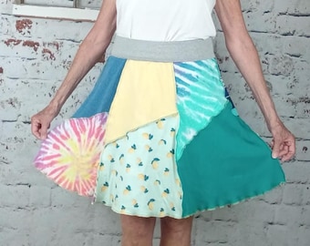 Falda de camiseta reciclada: ropa boho con piezas, talla M de mujer, cintura de yoga.
