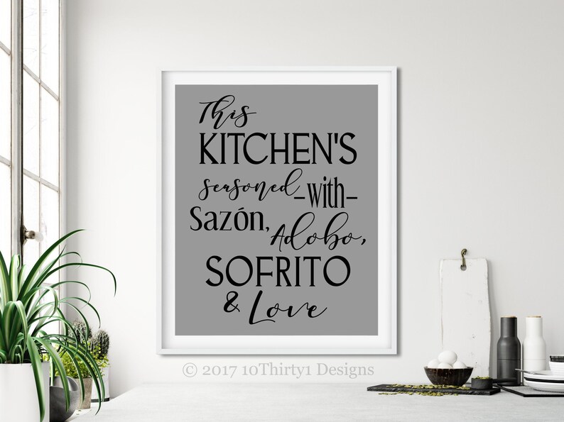 This Kitchen is Seasoned with Sazon Adobo Sofrito & Love La Cocina The Kitchen - Decorazione da parete per cucina portoricana spagnola