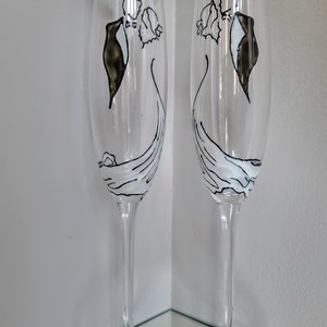 Personalized Elegant Hand Painted Wedding glasses for Bride & Groom, Champagne Glasses, Toasting Glasses , Bridesmaid Glasses,Wedding flutes