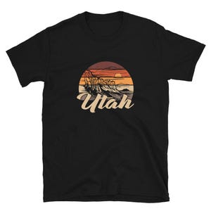 State of Utah Hiking backpacking outdoors Skiing Retro Mountain SunsetUnisex Jersey Short Sleeve Tee T-Shirt