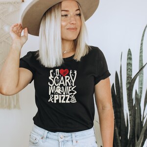 Camiseta unisex de manga corta para Halloween, me encantan las películas de terror y la pizza.
