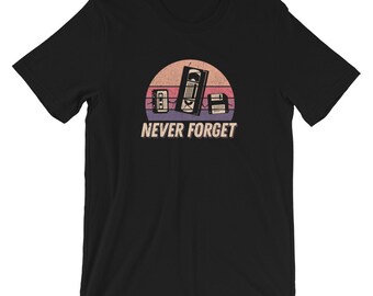 Camiseta unisex de manga corta con texto en inglés "Never Forget VCR VHA Floppy disk"