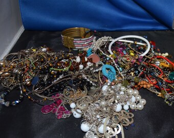 Vintage Estate Junk Drawer Costume Jewelry Lot Over 25 Pieces ~ 