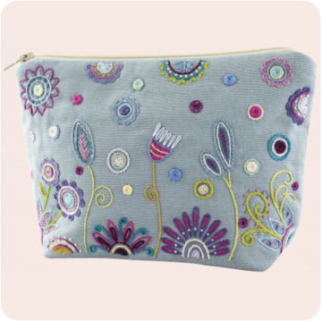 Floral Pouches Embroidery Kit by Un Chat Dans L'aiguille - Etsy
