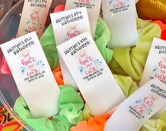 Scrunchie con etiqueta personalizada, favor de fiesta en la piscina, favor de fiesta personalizado