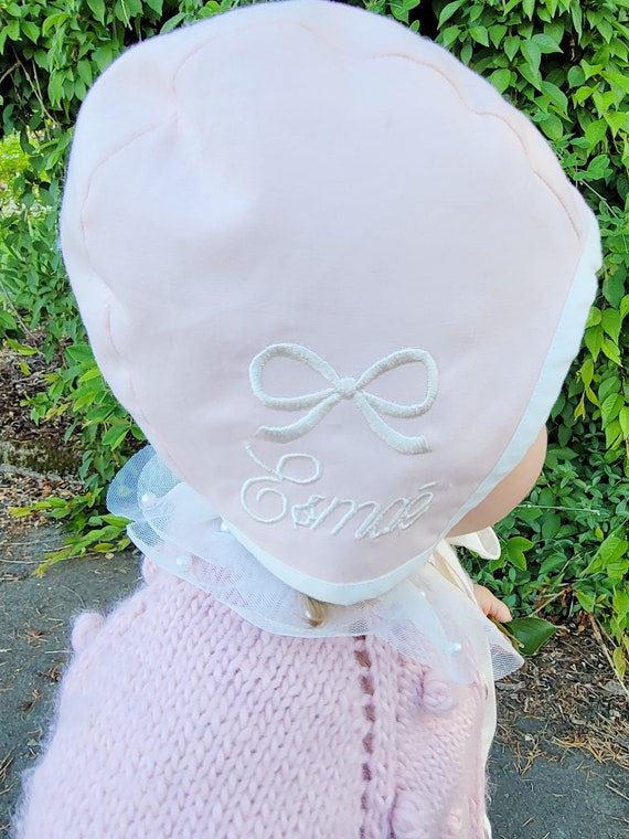Bonnet de naissance fille gros noeud Le Nuage Rose. Made in France